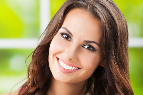 Get Your Smile Ready for Summer With Simple Whitening Solutions